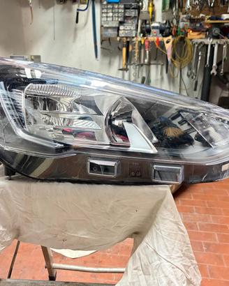 Faro anteriore DX Ford focus 1.5 eco blue MK4 2021