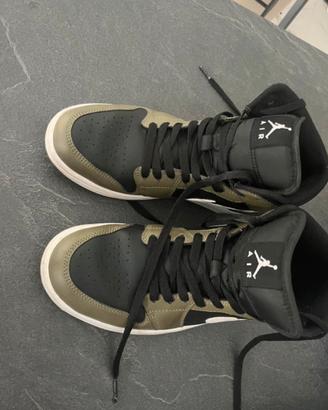 Air Jordan 1 Mid "Black White Olive"