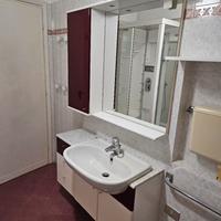 mobile arredo bagno con lavandino + doccia Jacuzzi