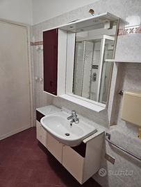 mobile arredo bagno con lavandino + doccia Jacuzzi