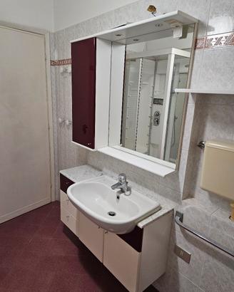 mobile  bagno con lavandino con piano in marmo