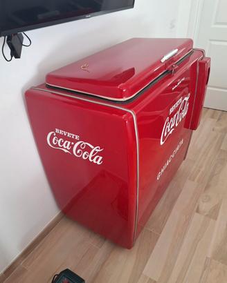 Ghiacciaia ”Coca Cola” Majestic anni 60 rossa