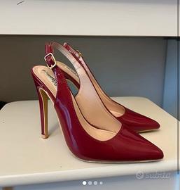 Scarpe con il tacco rosso