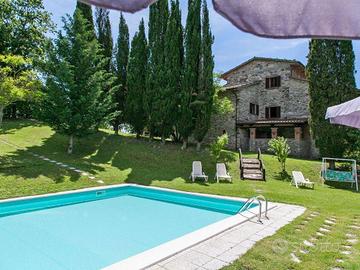 Rustico / Casale di 315 m² con più di 5 locali e b