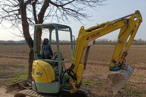 MINIESCAVATORE YANMAR VIO25