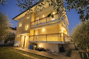 Trifamiliare con giardino