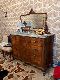 Comó d’epoca bombato in noce con piano in marmo