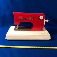 gioco macchina per cucire a batterie anni 70