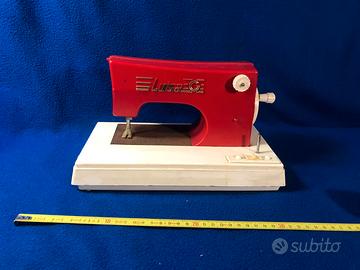 gioco macchina per cucire a batterie anni 70