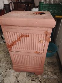 stufa a legna in terracotta da restaurare