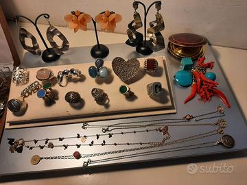 Anellini,ciondoli, girocolli e orecchini