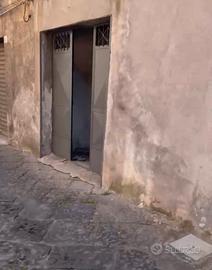 Garage 2 posti auto.  Via santi  casame