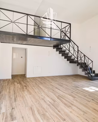 Elegante quadrilocale con giardino