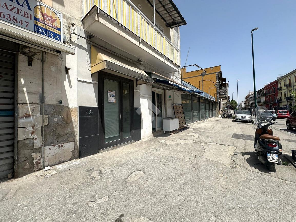 NEGOZIO A NAPOLI - Vista 5