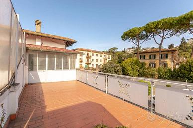 Appartamento di 170 m² con 5 locali a Signa