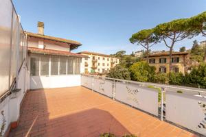 Appartamento di 170 m² con 5 locali a Signa