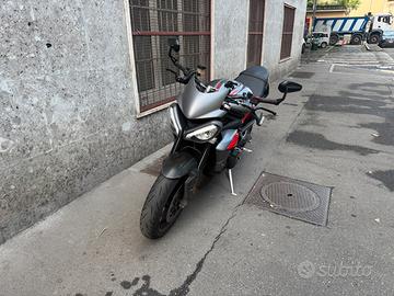 Triumph street triple 675 R