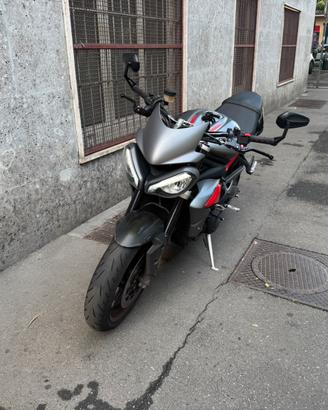 Triumph street triple 675 R