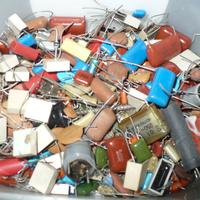 condensatori restistenze  e materiale elettronico
