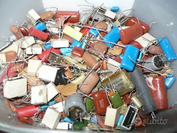 condensatori restistenze  e materiale elettronico