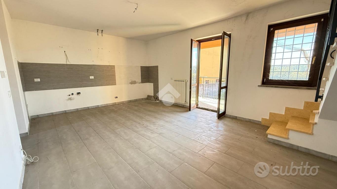 VILLA A SCHIERA A CAPENA - Vista 3