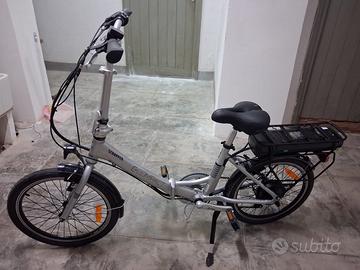 Bicicletta con pedalata assistita