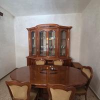 tavolo + 6 sedie e vetrina 