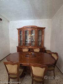 tavolo + 6 sedie e vetrina 