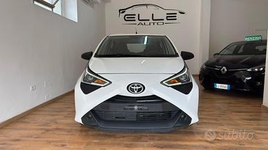 Toyota Aygo Connect 1.0 VVT-i 72 CV 5 porte x-fun