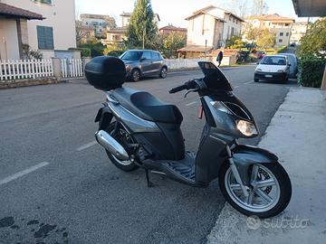 Aprilia sportcity 200