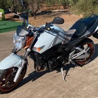 Suzuki gsr600