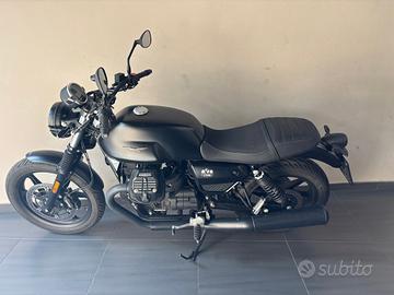 Moto Guzzi V7 Stone