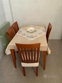 Tavolo legno con sedie