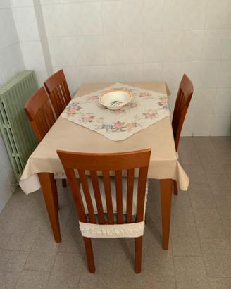 Tavolo legno con sedie