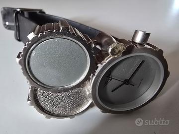 Orologio a forma di batteria bianco cinturino  ner