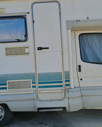 camper mansardato 2.500 con climatizzatore