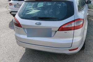 Ford Mondeo station wagon 