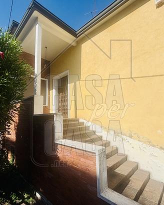 VILLA MODERNA SU DUE LIVELLI