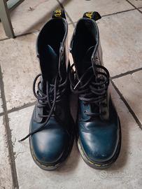 Dr. Martens 41 Blu scuro.