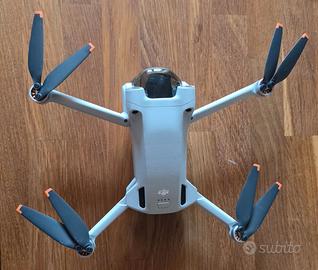 DJI Mini 3 Pro Fly More Combo + Radiocomando DJI R