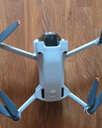 DJI Mini 3 Pro Fly More Combo + Radiocomando DJI R
