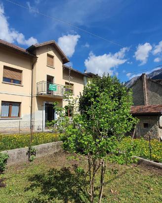 CASA INDIPENDENTE CON GIARDINO - DA RISTRUTTURARE!