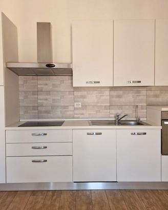 Cucina lineare con elettrodomestici CANDY