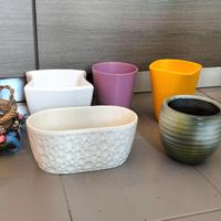 PORTAVASI  IN CERAMICA E CESTINO