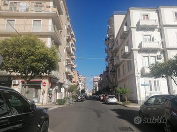 608535 Magazzino Crotone Centro x Investimento
