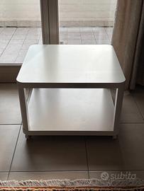 Tavolino bianco con ruote