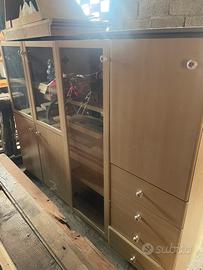 Credenza con vetri