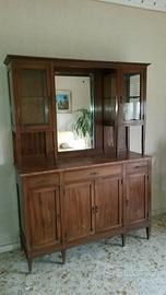 Mobile d'epoca con vetrine e marmo