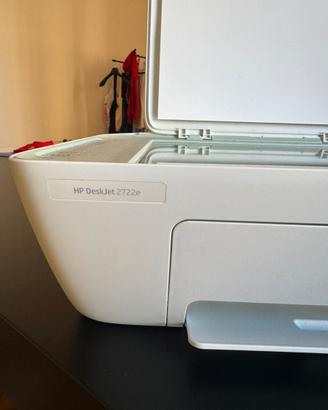 Stampante + Scanner + App HP DeskJet 2722e