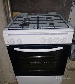Cucna a gas con forno elettrico
